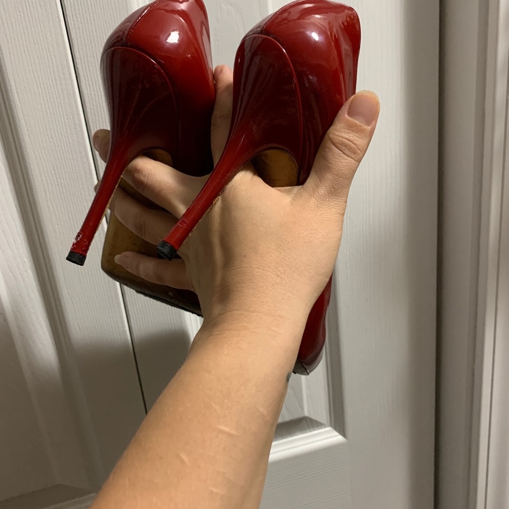 Authentic Gucci Red heels - Picture 3 of 6